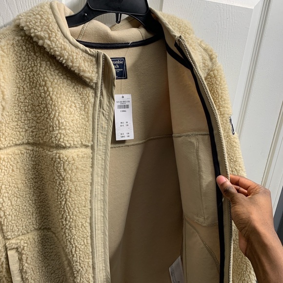 Abercrombie and Fitch reverse Sherpa hoodie size Small ( new ) - Picture 3 of 6